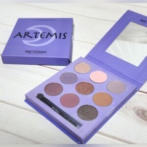Beyond Artemis 9 Color Shimmer & Matte Professional Eyeshadow Palette New In Box